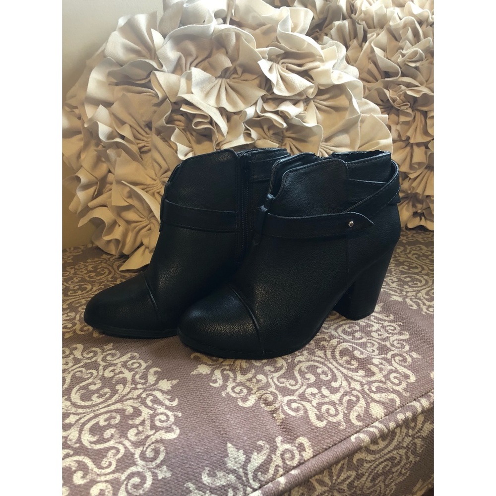 LC Lauren Conrad Black Bootie